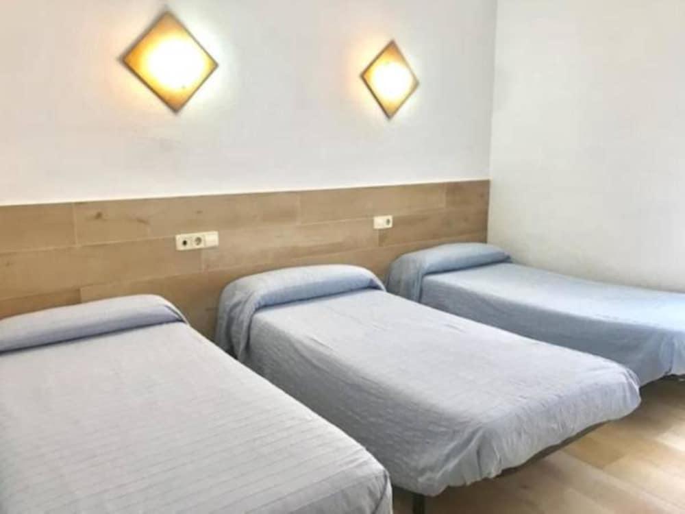 Hostal Casa Torrent Canet De Mar Luaran gambar