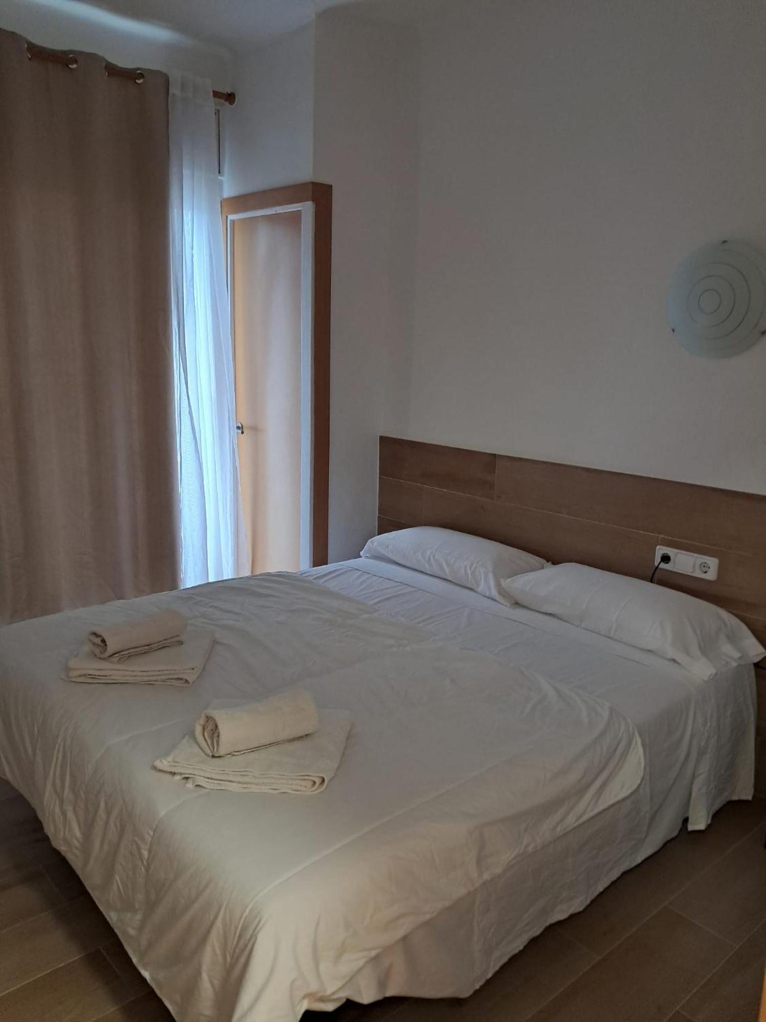 Hostal Casa Torrent Canet De Mar Luaran gambar