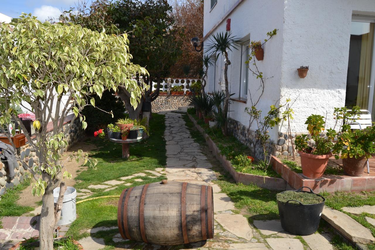 Hostal Casa Torrent Canet De Mar Luaran gambar